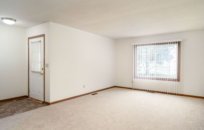 2 beds, 1 bath, 950 sqft, $1,350, Unit 3-8269