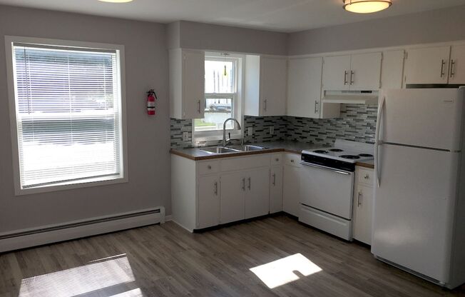 2 beds, 1 bath, $1,100, Unit Unit 3