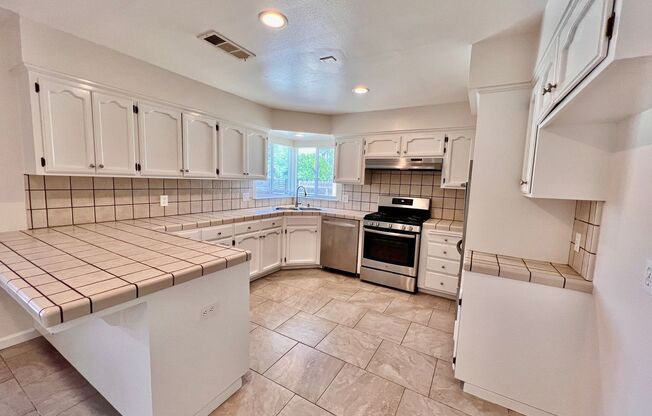 $2,300 Peach & Kings Canyon, 3 Bedroom - S. Caesar Ave, Fresno