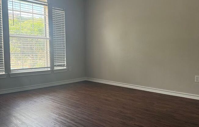 1 bed, 1 bath, $1,195, Unit Unit 421