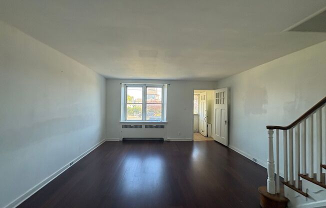 3 beds, 1.5 baths, $1,550