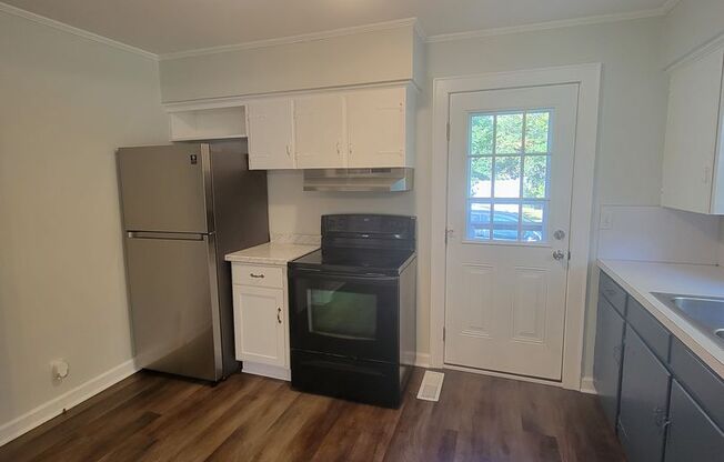 2 beds, 1 bath, $1,600