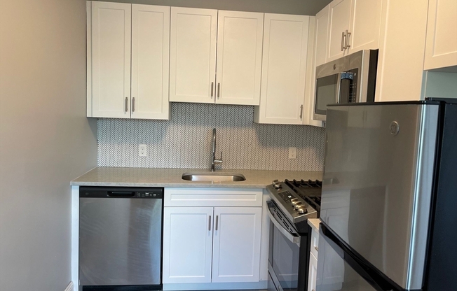Studio, 1 bath, 317 sqft, $1,900, Unit 4