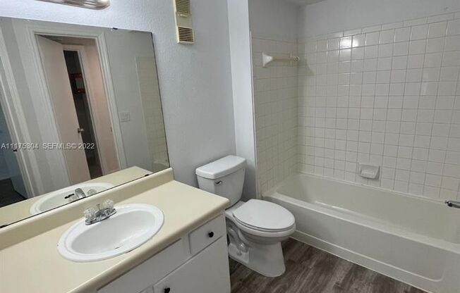 2 beds, 2 baths, $1,950, Unit Unit #128