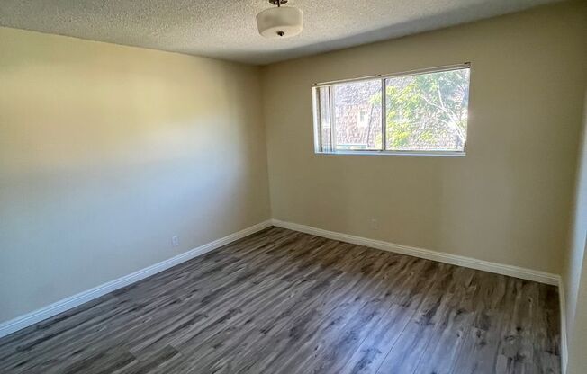 2 beds, 1 bath, 910 sqft, $2,345, Unit 33