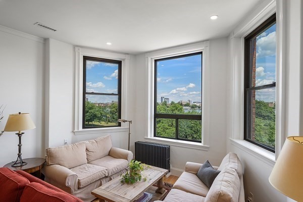 31 BAY STATE RD