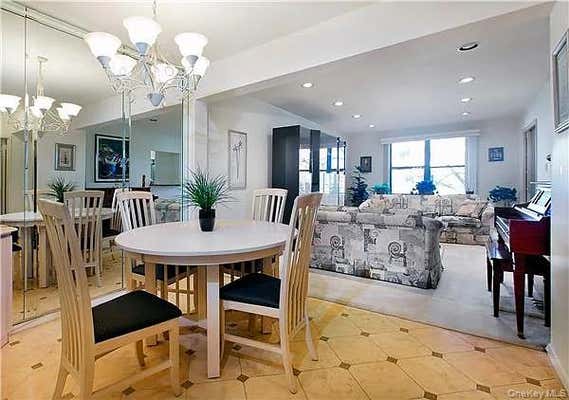 8035 SPRINGFIELD BLVD