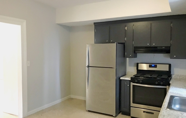 4 beds, 1 bath, 1,800 sqft, $3,100, Unit -