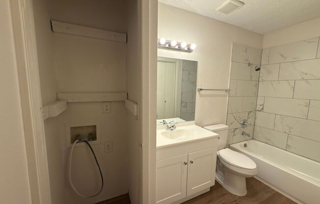 1 bed, 1 bath, $810, Unit APARTMENT 2017