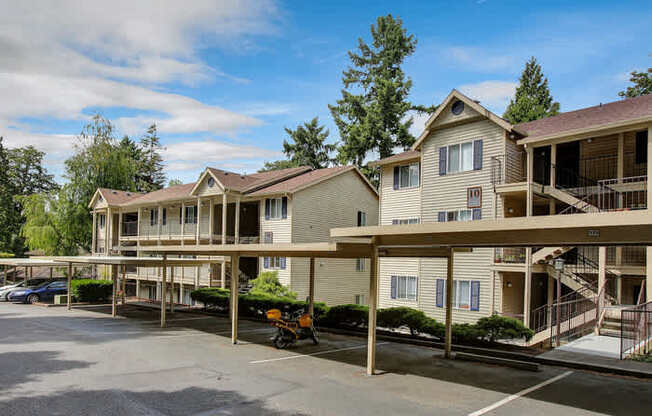 Exterior view of Miramonte Lodge parking lot