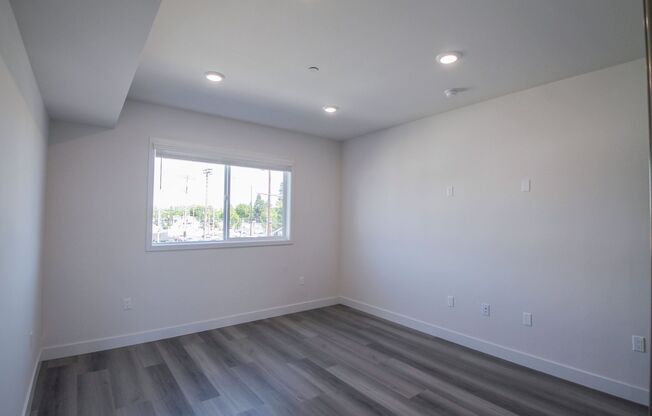 1 bed, 1 bath, 850 sqft, $2,562.08, Unit 301