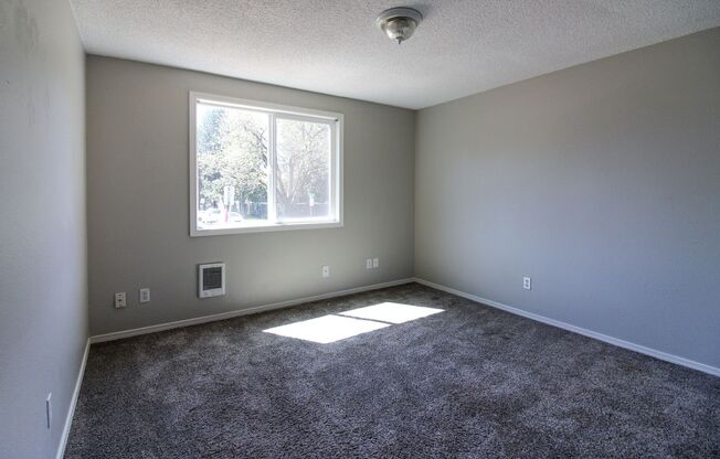 2 beds, 1 bath, 889 sqft, $1,250, Unit 40