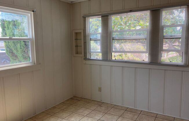 4 beds, 1 bath, $4,350