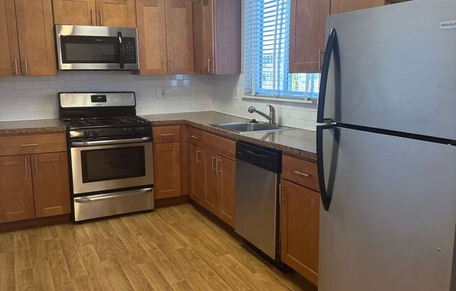 2 beds, 1 bath, 685 sqft, $1,595, Unit C07