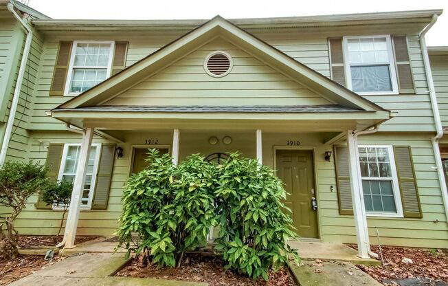 Two Bedroom Townhome in Charlotte!