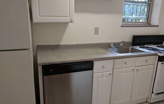 3 beds, 2 baths, $2,250, Unit 114B