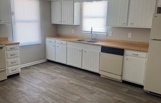 2 beds, 1 bath, $850, Unit 13