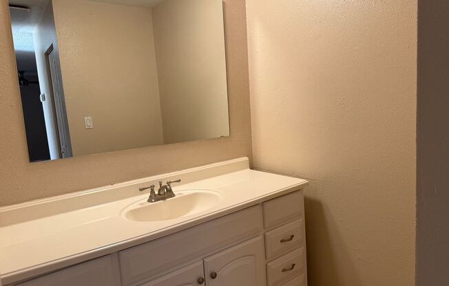 2 beds, 1 bath, $1,025, Unit #V184