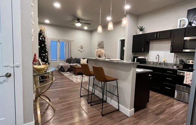 2 beds, 2 baths, 980 sqft, $1,450