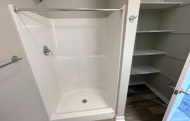 2 beds, 2 baths, 956 sqft, $1,595, Unit 524