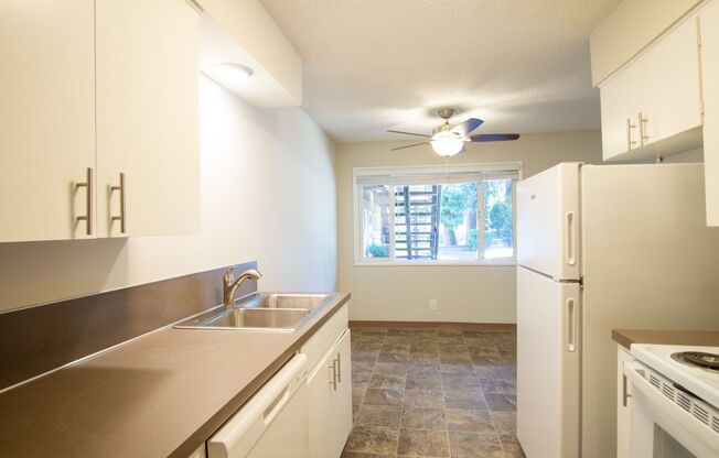 2 beds, 1 bath, $1,355, Unit B09