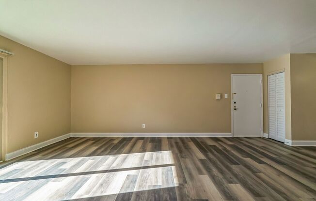 2 beds, 2 baths, 999 sqft, $2,105, Unit I33