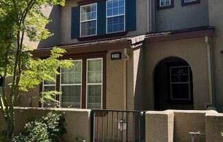 Updated 3 bedroom 2.5 bathroom in Southeast Santa Rosa with A/C