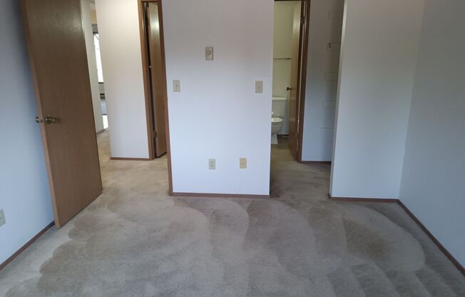 2 beds, 1 bath, 900 sqft, $1,150, Unit 204