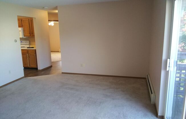 2 beds, 1 bath, $850, Unit Unit 03