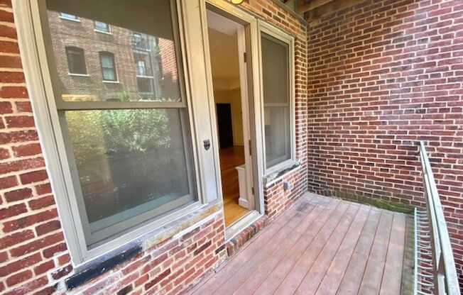 1 bed, 1 bath, $2,300