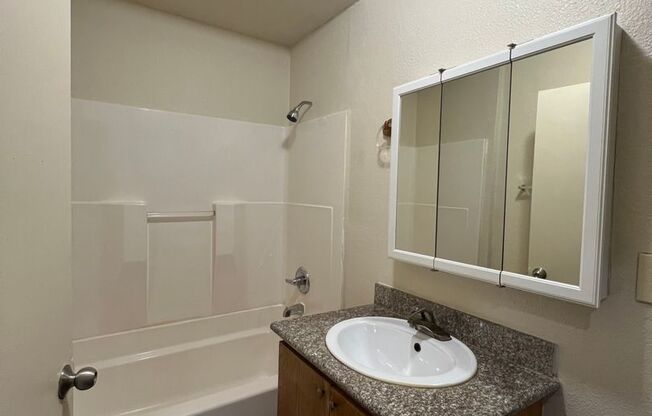 Studio, 1 bath, 450 sqft, $1,000, Unit 21-C