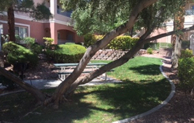 Perfect 2 bed/2 bath condo in Summerlin!