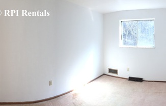 2 beds, 1 bath, $1,050, Unit Apt #3