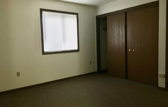 2 beds, 1 bath, $1,050, Unit 722 - #1