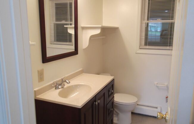 2 beds, 1 bath, 903 sqft, $1,240, Unit G-6