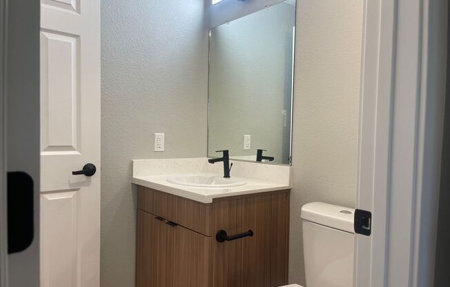 2 beds, 1.5 baths, 866 sqft, $2,850, Unit 810J9