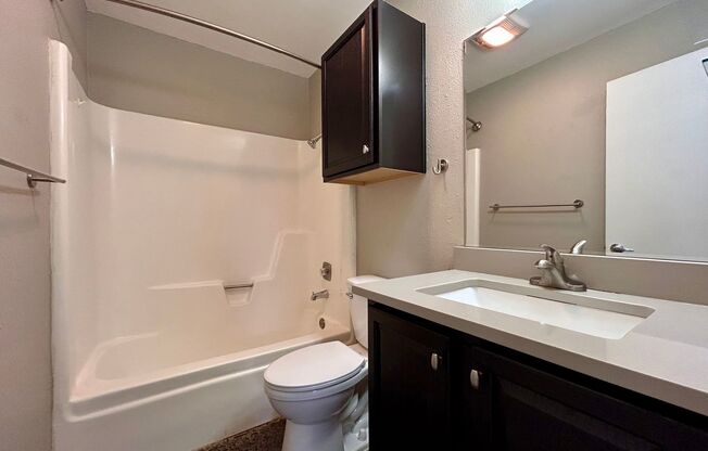 2 beds, 1 bath, 950 sqft, $1,495, Unit B