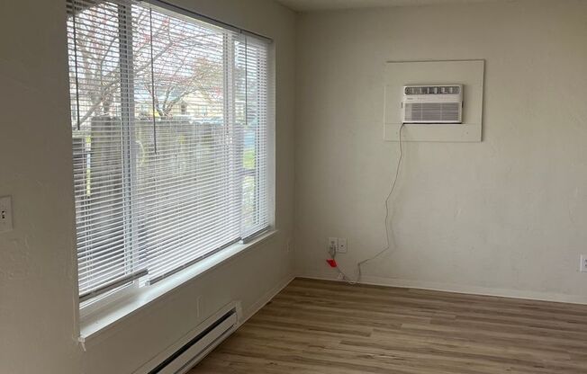 280-1b - 210,212,216,218 Benson