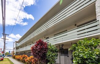 Beautifully Maintained 1 Bed | 1 Bath | 1 Parking Condo In Honolulu