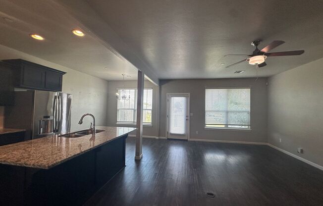 3 beds, 2.5 baths, $1,565