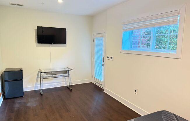 Modern Furnished Studio in Davidson – Walk to Shopping, Dining & Lake Access!