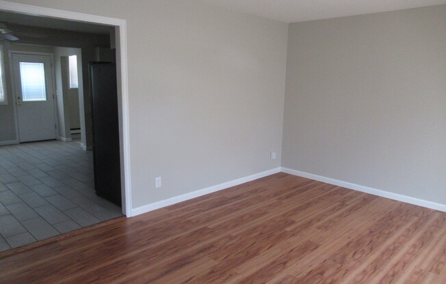 1006 MONTROSE AVE