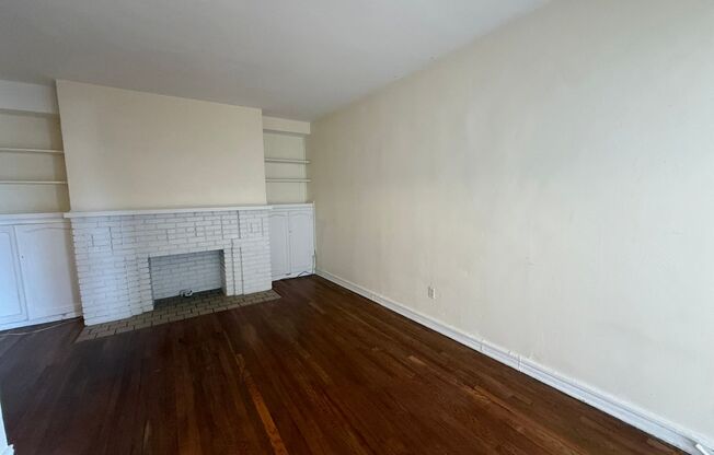 1 bed, 1 bath, 769 sqft, $1,475, Unit Old King Edward 44