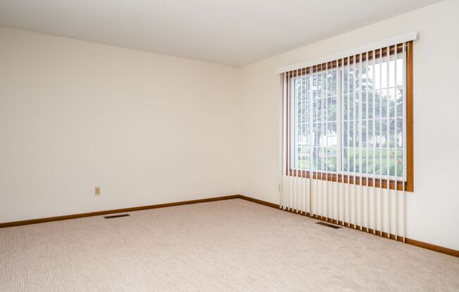 1 bed, 1 bath, 730 sqft, $1,275, Unit 4-8256