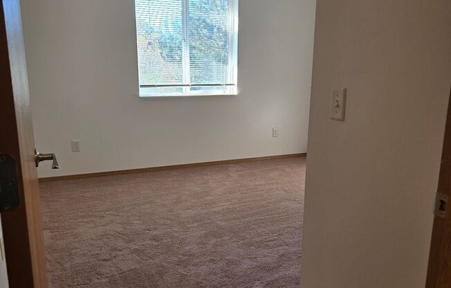 2 beds, 1 bath, 1,010 sqft, $1,279, Unit PL   2205