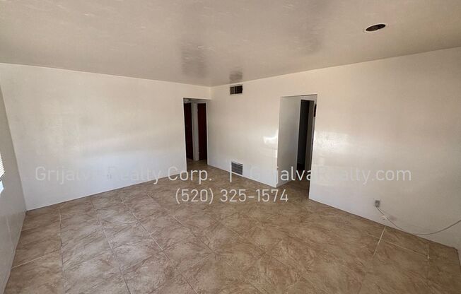 4542 E 20th