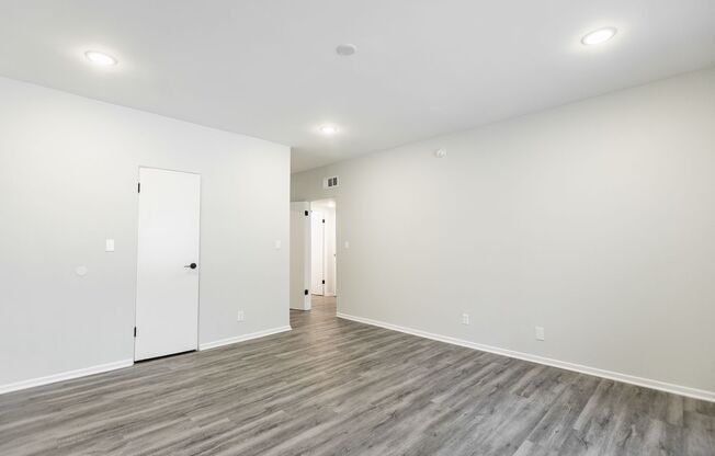 2 beds, 2 baths, 895 sqft, $3,298, Unit 300