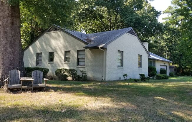 Lovely 3 BR brick ranch in Hidenwood