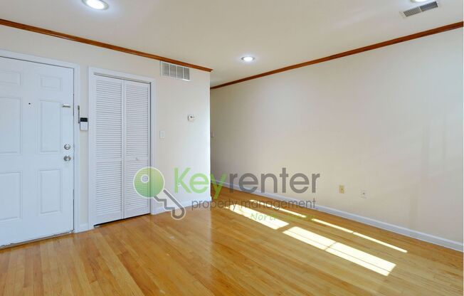 Modern Comfort in The Heights – 2BR with In-Unit Laundry & Central Air!