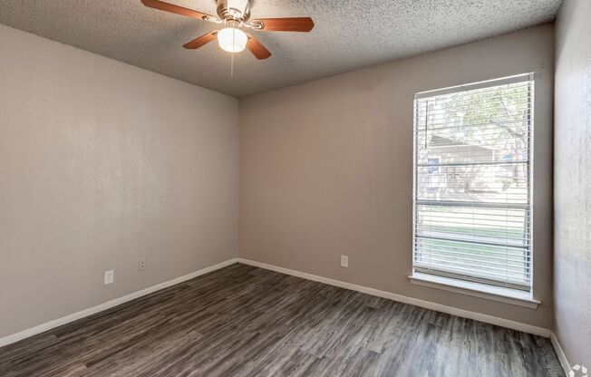 4655 S DARLINGTON AVE